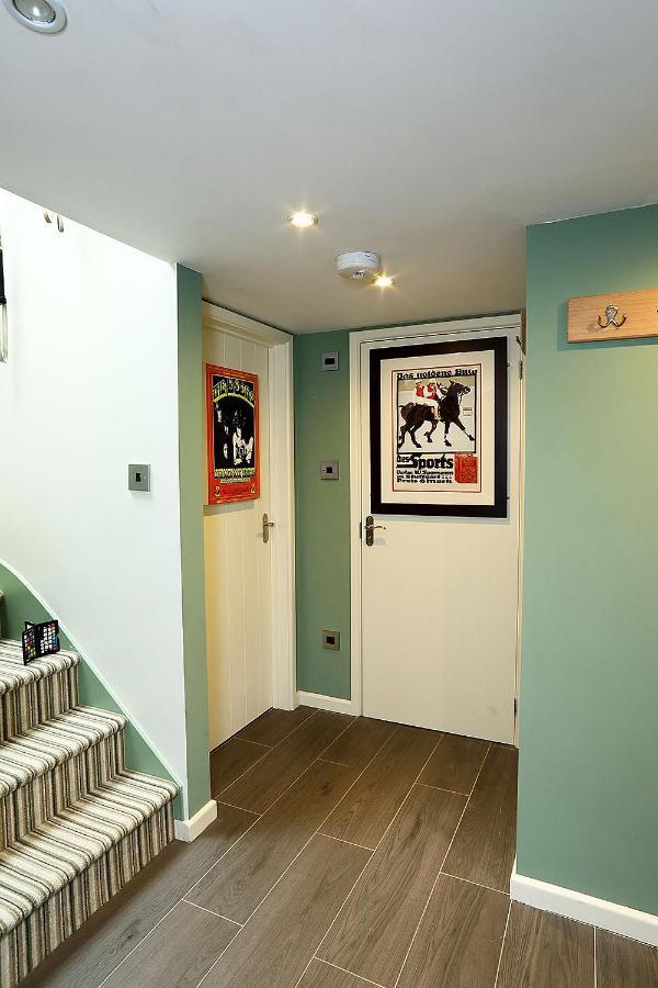 Snobs And Rebels Apartments Shaftesbury Bagian luar foto