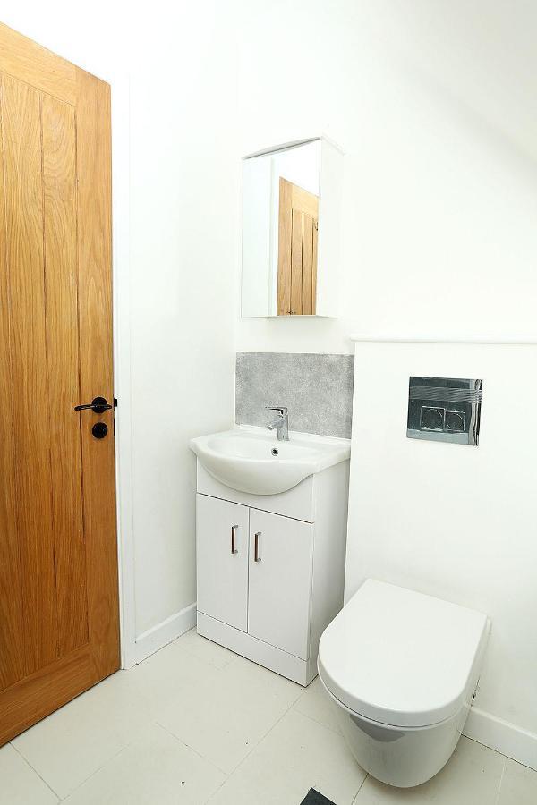 Snobs And Rebels Apartments Shaftesbury Bagian luar foto